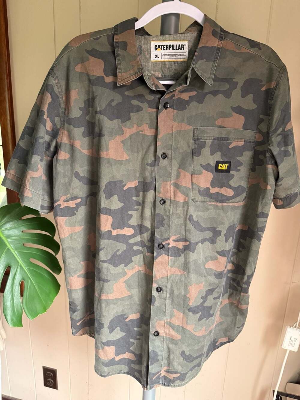 Caterpillar Men's Relaxed Poplin Utility Short Sleeve Button-Down Shirt in Camo